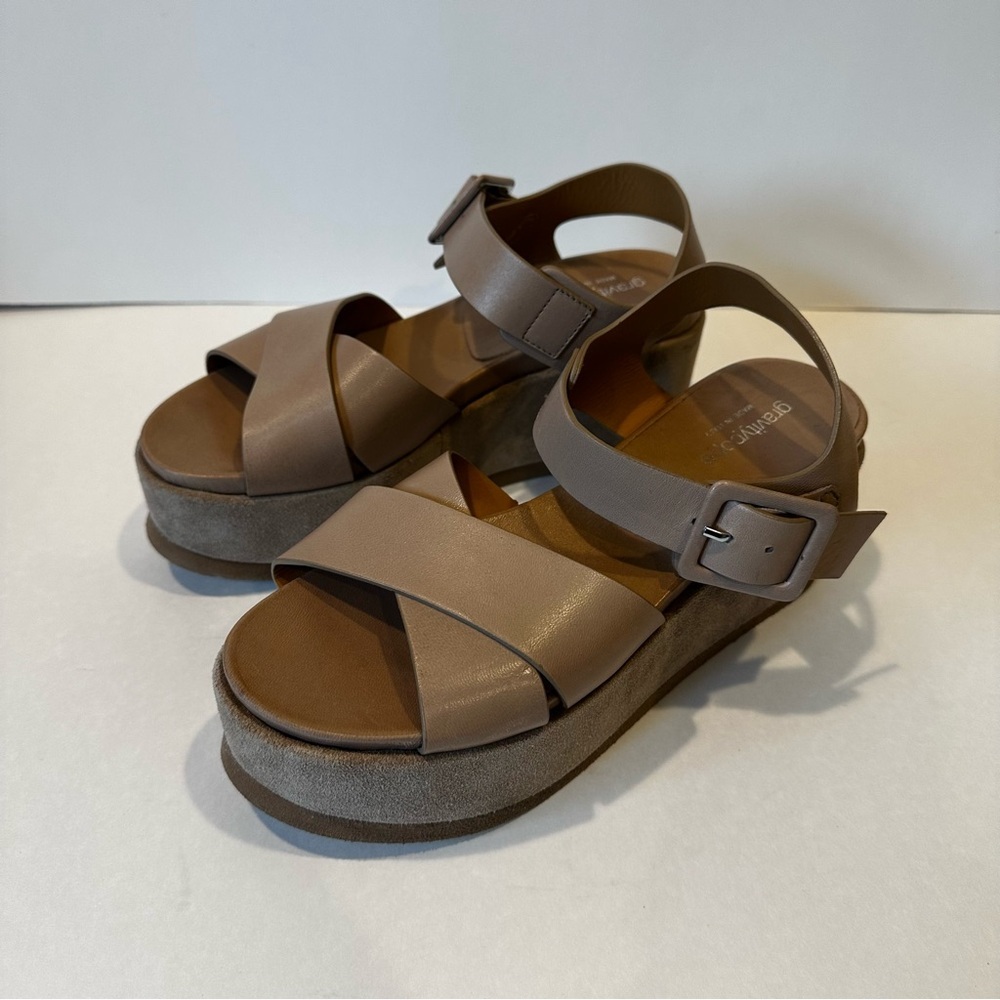 Gravity Pope Women's Leather and Suede Platform beige Shoes - Picture 4 of 5